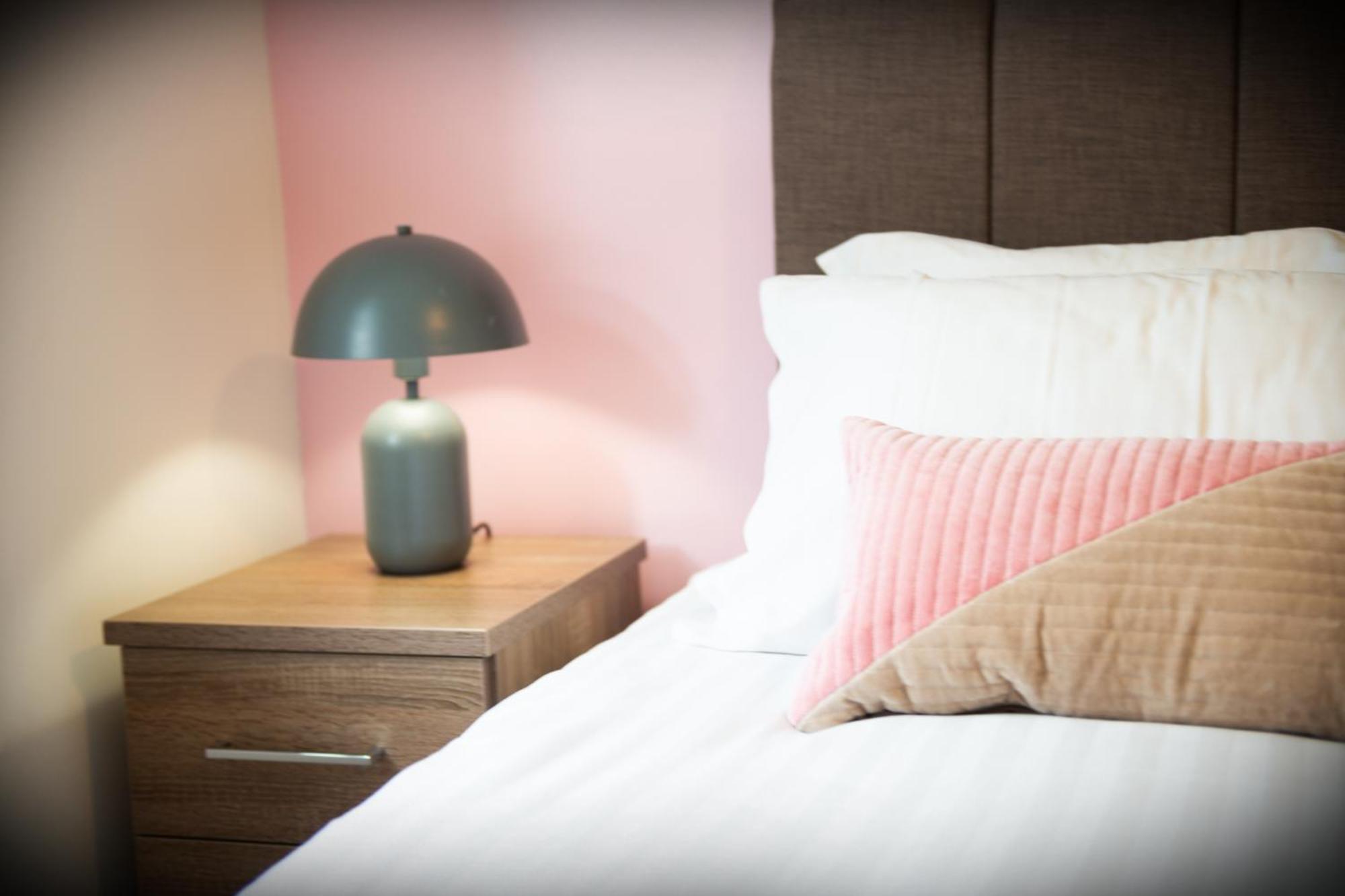 The 'Pinky' - Beautiful 1 Bed Apartment In Hatfield - Free Parking - Near Uni & Business Park - Big Savings On Long Stays Εξωτερικό φωτογραφία